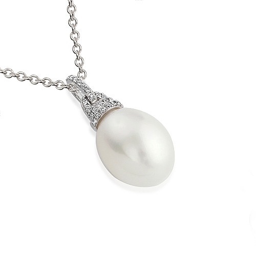 Round Pearl And Claw Set Round Brilliant Cut Diamond Drop Pendant And Chain