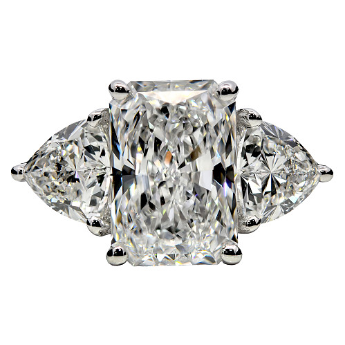 LGRGS01L08PT030/0329441MF - RAD/TRIL LGD 3STN PLAT RING - RAD 3.05ct D VS2 IGI-LG7786755842 TDW: 4.51ct 7.34gms (L)